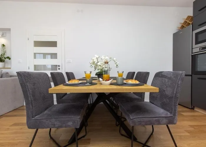 Apartment With Parking Space - 25365